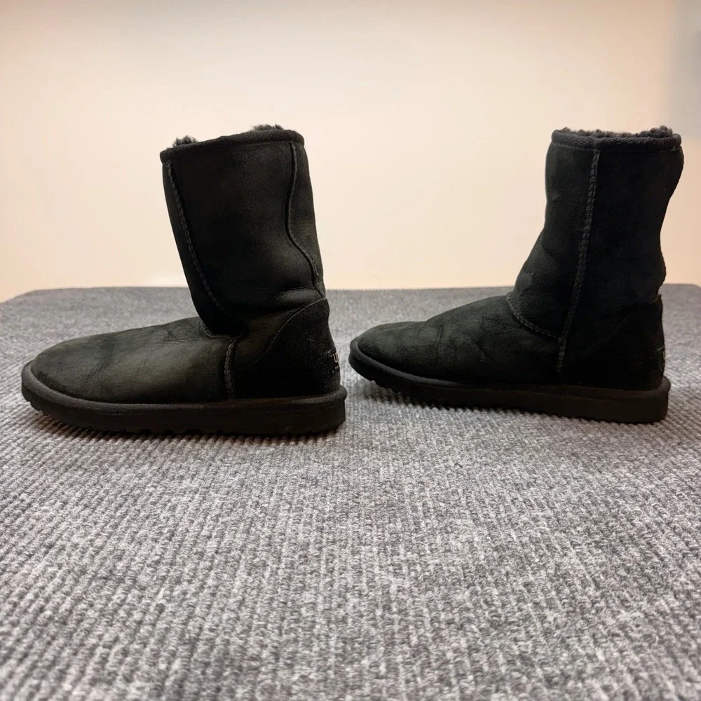 UGG Australia Classic Short Boots Womens Size 8 Black Suede‎ Sheepskin Cozy